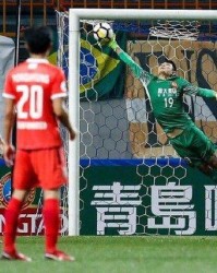 沃尔夫斯堡中场掌控全局,精妙调度主宰比赛节奏