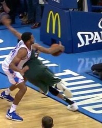  字母哥暴扣绝杀篮网尼克斯主场遭遇两连败