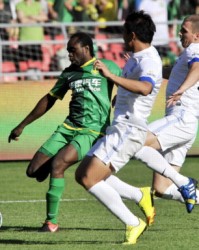 昂热锋线双煞配合默契,帽子戏法助球队登顶积分榜