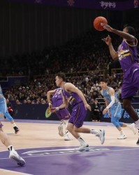  美因茨攻防失衡暴露短板，惨败后陷入降级危机  