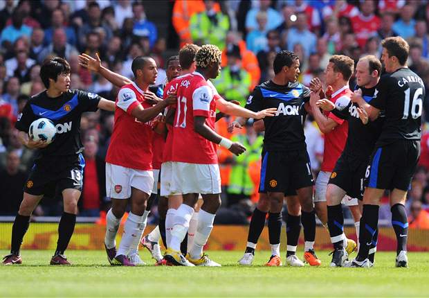 阿森纳客场逆转曼联,枪手重返争冠集团    阿森纳客场逆转曼联,枪手重返争冠集团