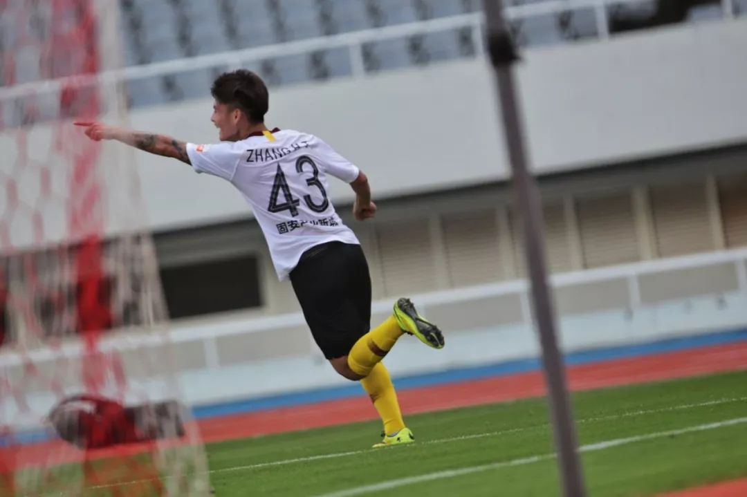 南特老将宝刀未老梅开二度助队登顶榜首  南特老将宝刀未老梅开二度助队登顶榜首