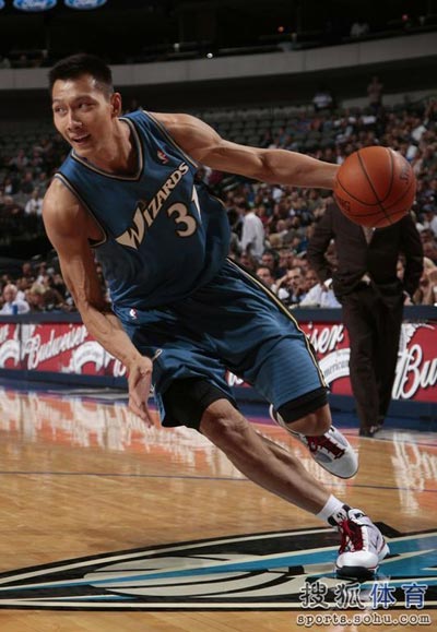 阿德巴约两双助热火,迈阿密德比战擒魔术  阿德巴约两双助热火,迈阿密德比战擒魔术