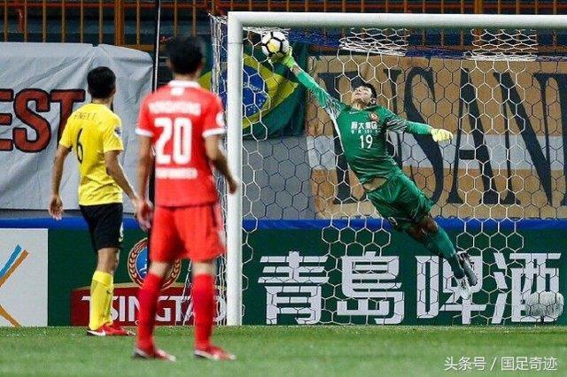 沃尔夫斯堡中场掌控全局,精妙调度主宰比赛节奏  沃尔夫斯堡中场掌控全局,精妙调度主宰比赛节奏