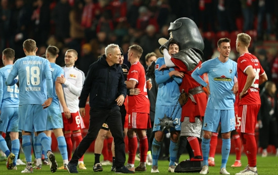 AC米兰防守漏洞频现,被弱旅逼平暴露隐患  AC米兰防守漏洞频现,被弱旅逼平暴露隐患